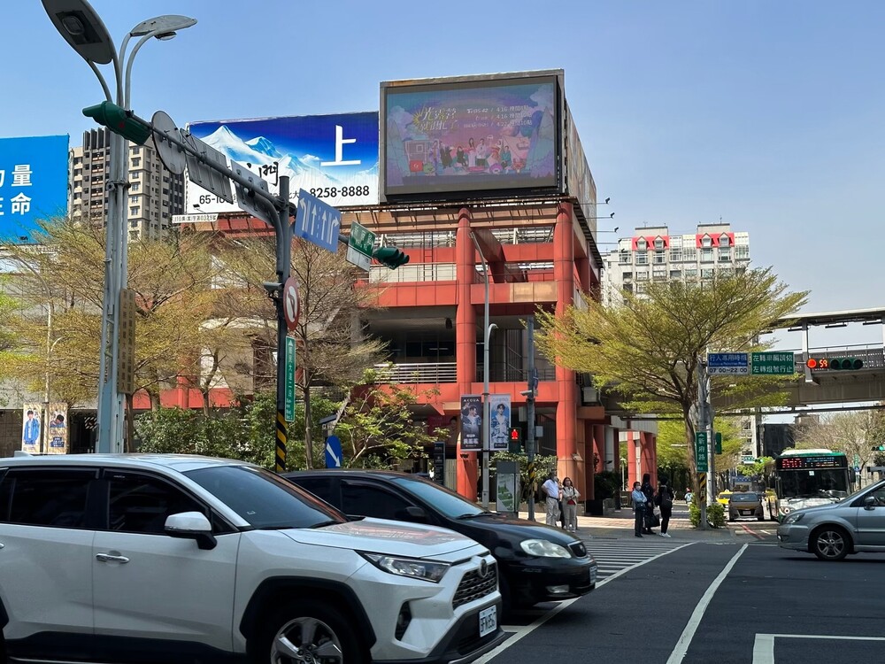 板橋公車轉運站led完成品